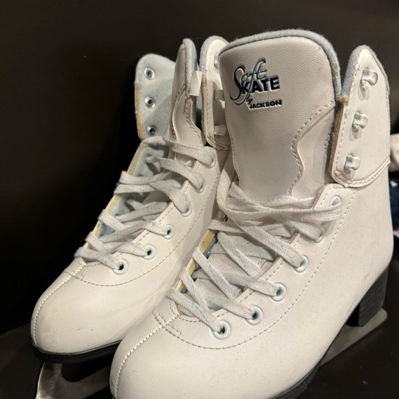 Girls soft skates ice skates - Picture 2 of 4